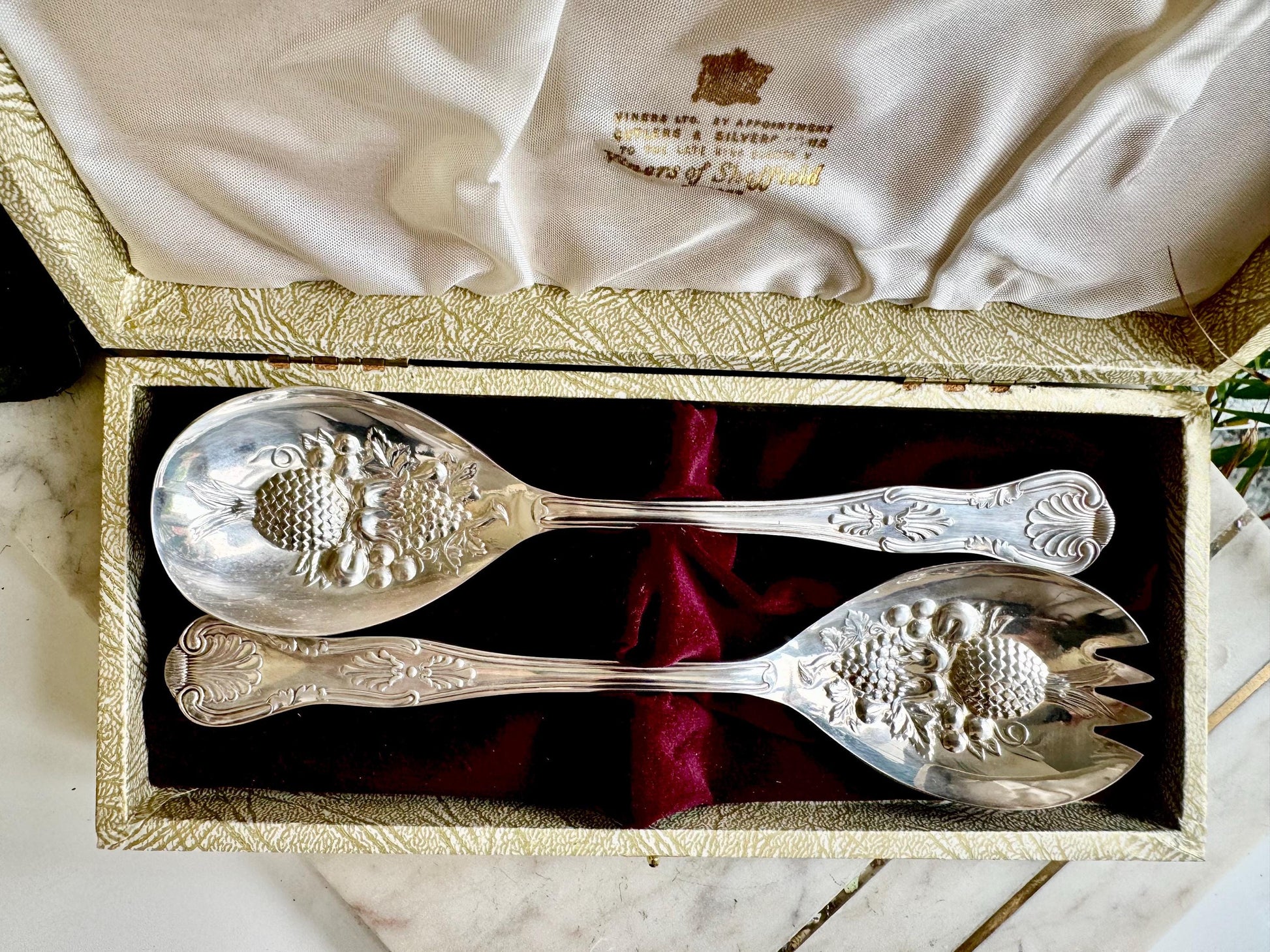 Beautiful Vintage Viners Silver plated Pair of Vintage carved Fruits salad spoons, Vintage Boxed serving set, metalware serving utensil