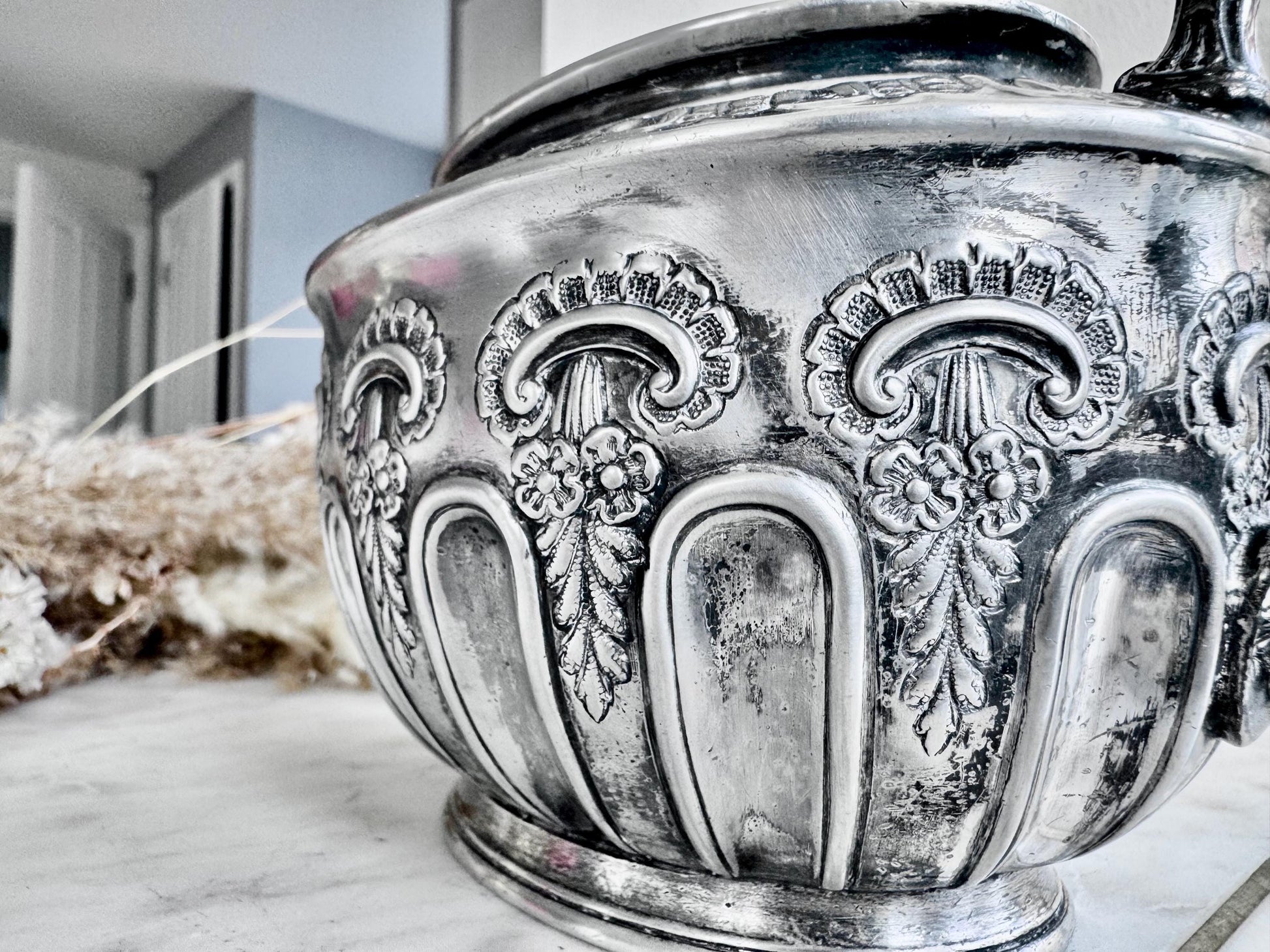Vintage Silver plated double handled Engraved design pot. Walker&Hall Sheffield England, vintage bonbon dish
