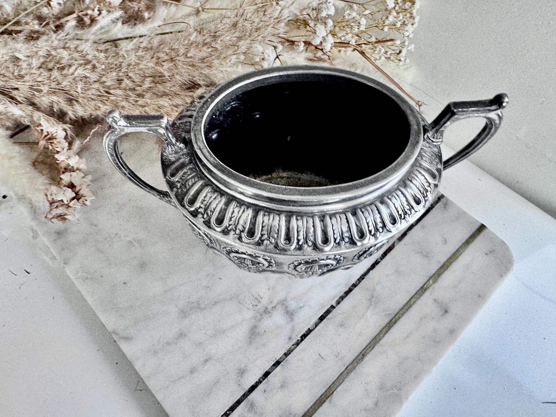 Vintage Silver plated double handled Engraved design pot. Walker&Hall Sheffield England, vintage bonbon dish