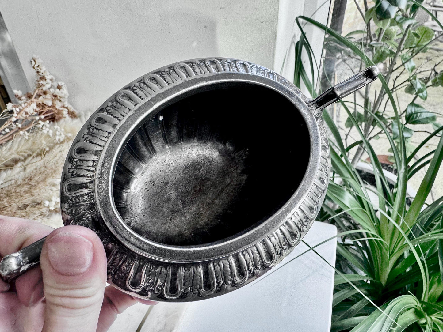 Vintage Silver plated double handled Engraved design pot. Walker&Hall Sheffield England, vintage bonbon dish