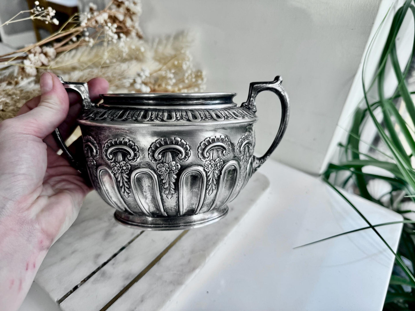 Vintage Silver plated double handled Engraved design pot. Walker&Hall Sheffield England, vintage bonbon dish