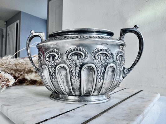 Vintage Silver plated double handled Engraved design pot. Walker&Hall Sheffield England, vintage bonbon dish