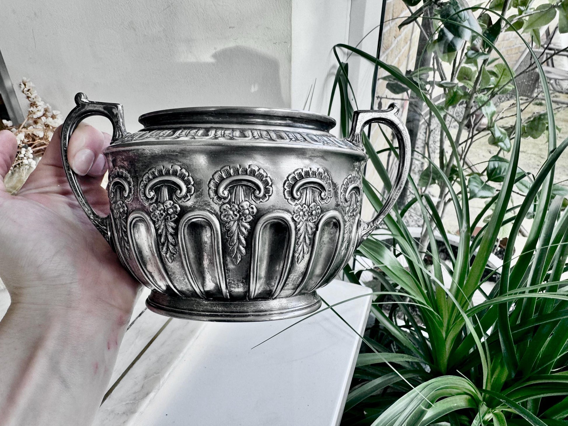 Vintage Silver plated double handled Engraved design pot. Walker&Hall Sheffield England, vintage bonbon dish