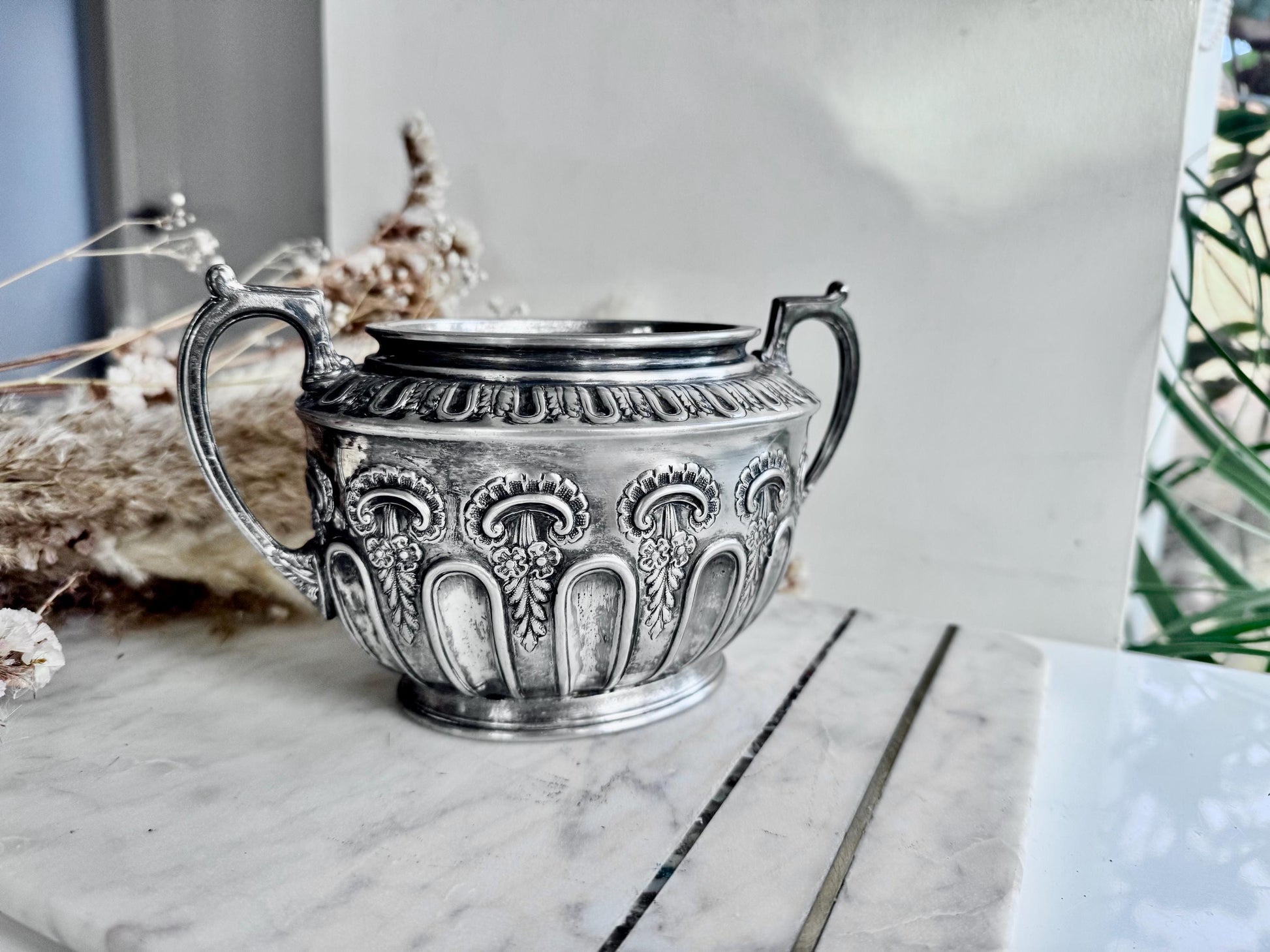 Vintage Silver plated double handled Engraved design pot. Walker&Hall Sheffield England, vintage bonbon dish