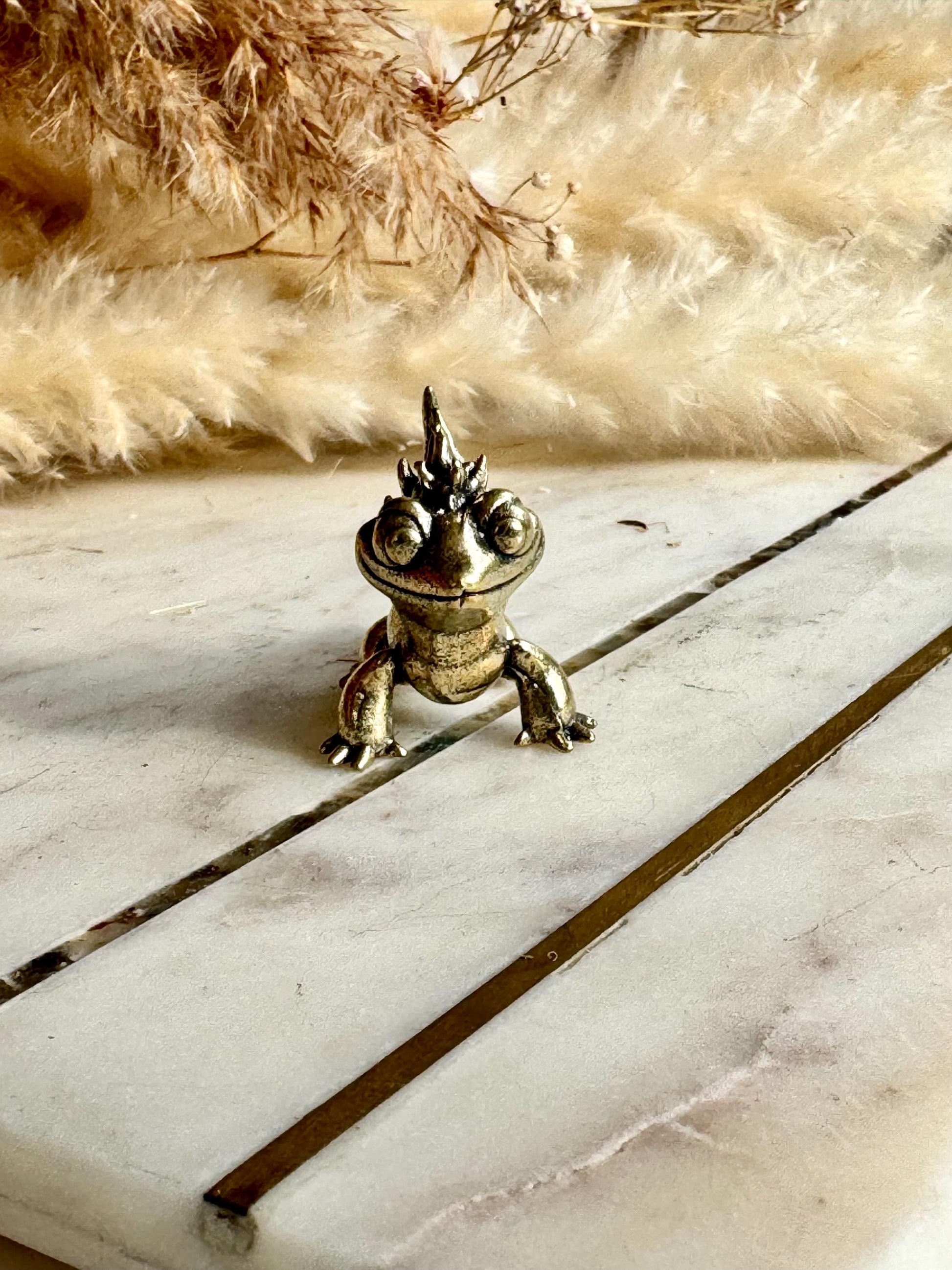 Lifelike solid brass fantasy lizard figurine, happy dragon-like reptile statuette, metal mythical creature ornament, chameleon figurine