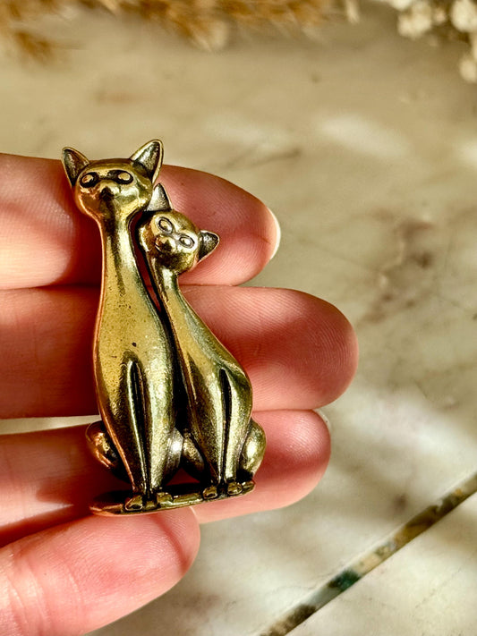 Solid Brass Siamese Cat Pair Figurine – Minimalist Gold-Tone Home Decor Sculpture, Thoughtful gift for a cat lover