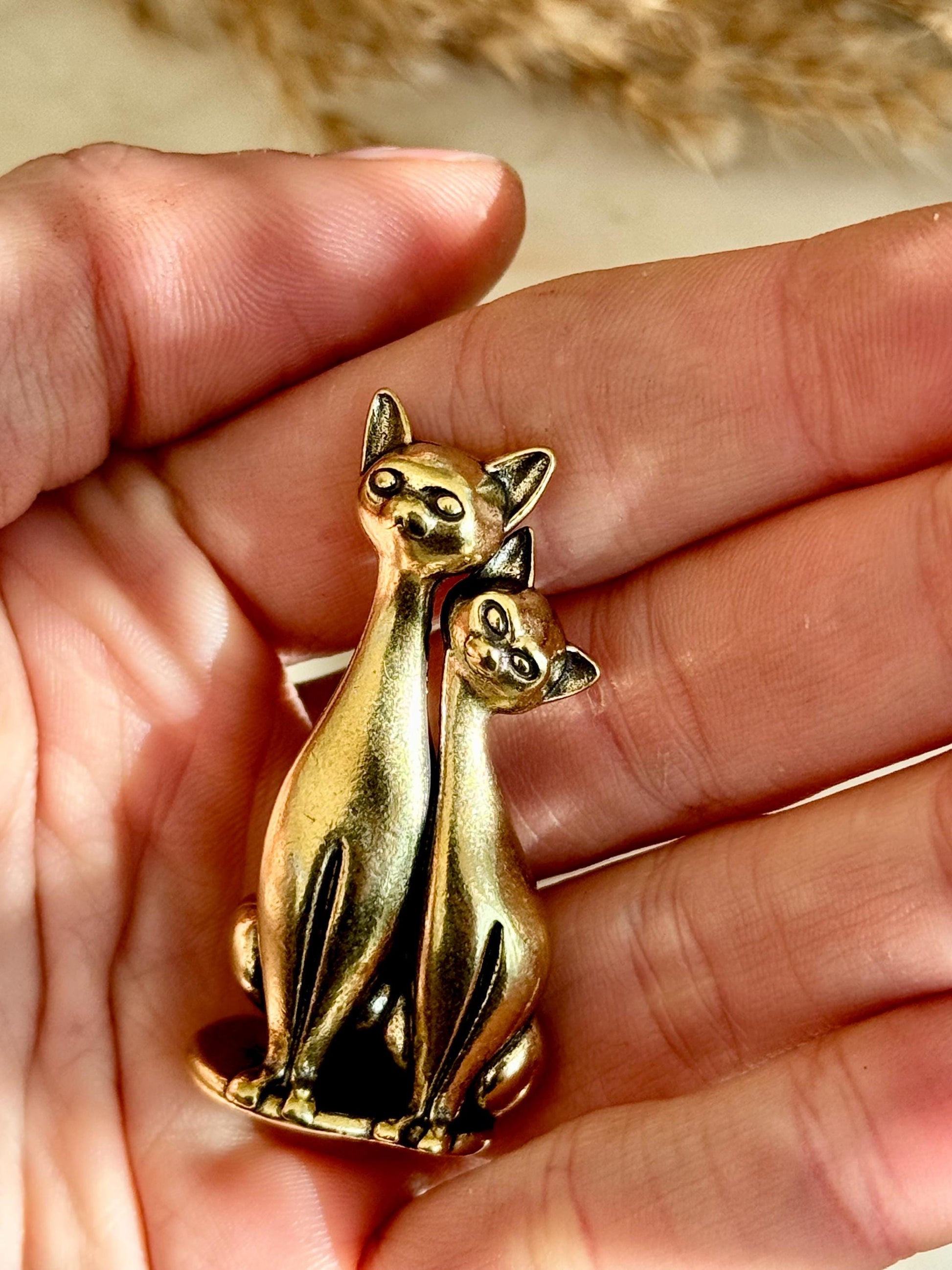Solid Brass Siamese Cat Pair Figurine – Minimalist Gold-Tone Home Decor Sculpture, Thoughtful gift for a cat lover