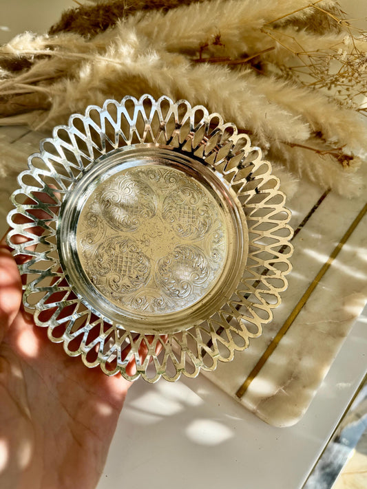 Silver-Plated Pierced Edge Trinket Dish by Cavalier Giftware, England – Ornate Vintage-Style Decorative Bowl