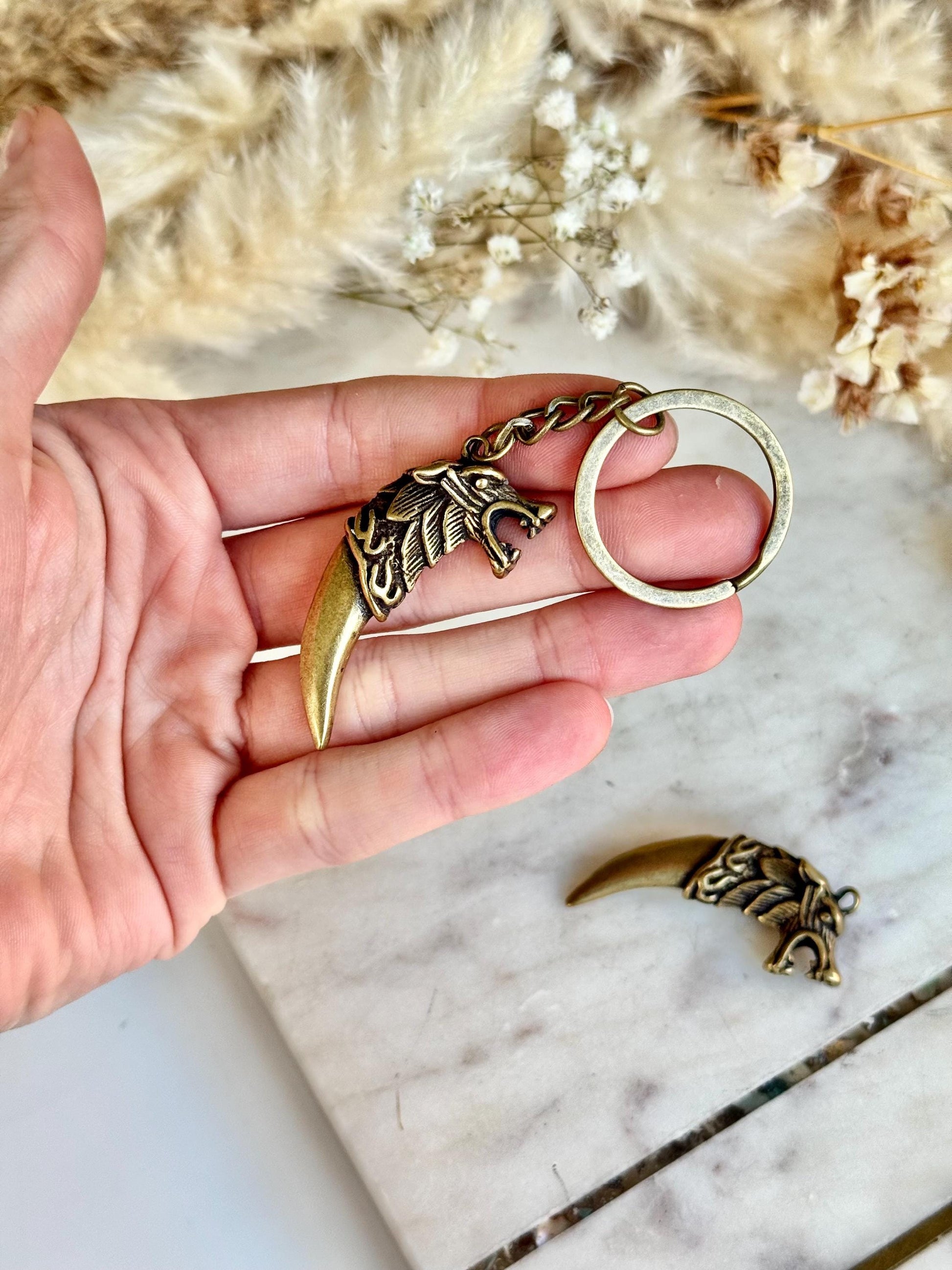 Solid Brass Viking Wolf Fang Keychain – Norse Mythology Tribal Amulet – Gothic Nordic Pendant, Novelty gift