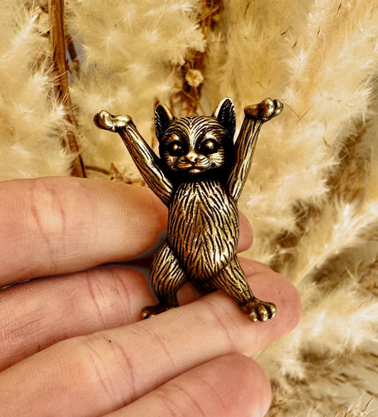 Brass Cat Pen Holder – Standing Kitten Figurine with Raised Paws for Holding Pens or Brushes, Unique Desk Accessory