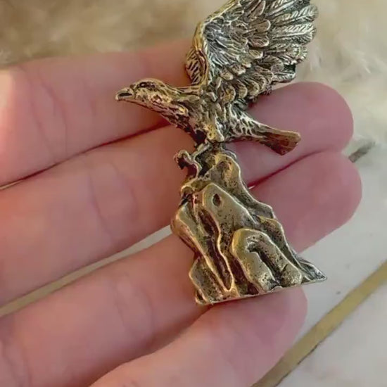 Flying eagle statuette, fine lifelike solid brass figurine, golden desktop decor, creative boss, brass eagle figurine, vintage style bird