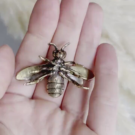 Devine flying honey bee, fine solid brass figurine, desktop decor, meaningful gift, cute little gift, meaningful gift, insect lover gift