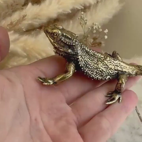 Fine lifelike Brass Bearded dragon Miniature, dragon sculpture, lizard figurine, solid brass figurine, Iguana ornament, metal reptile