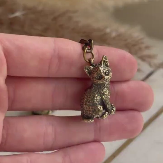Adorable Solid brass cat pendant, cute kitten keychain pendant, brass Casting Cat Figurine, Metal cat jewellery, little kitten charm