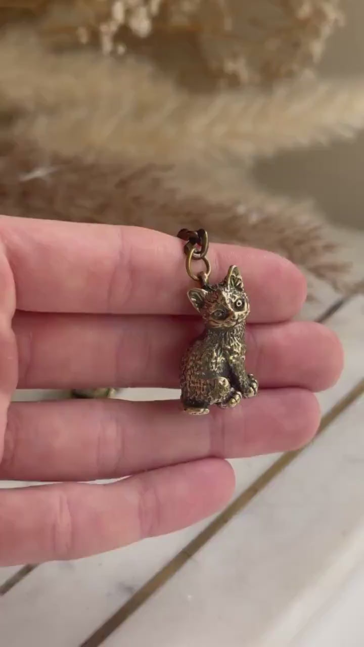 Adorable Solid brass cat pendant, cute kitten keychain pendant, brass Casting Cat Figurine, Metal cat jewellery, little kitten charm