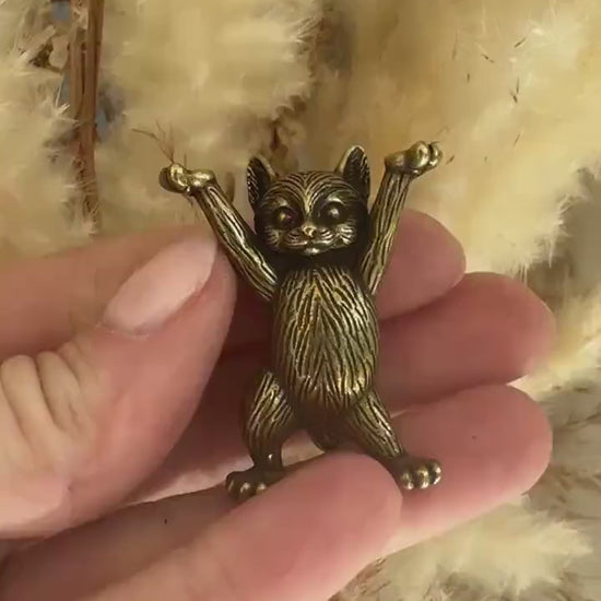 Brass Cat Pen Holder – Standing Kitten Figurine with Raised Paws for Holding Pens or Brushes, Unique Desk Accessory