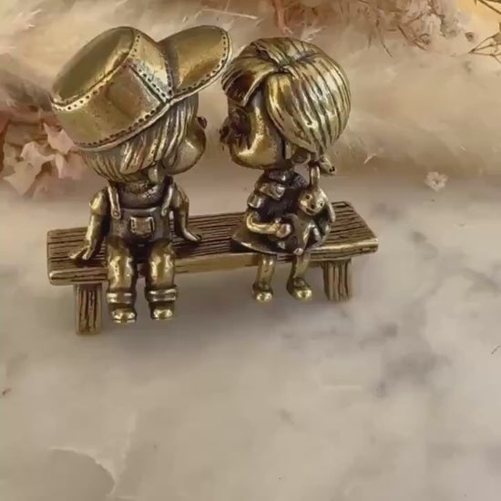 Solid Brass Figurine of Boy and Girl on Bench – Romantic Miniature Sculpture with Cap and Teddy Bear, Vintage-Inspired Gift