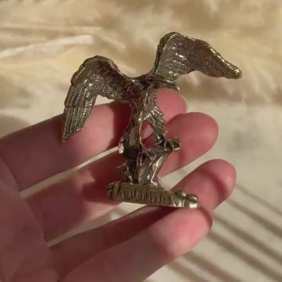 Hunting Eagle statuette, fine lifelike solid brass figurine, golden desktop decor, creative boss, brass eagle figurine, traditional style bi