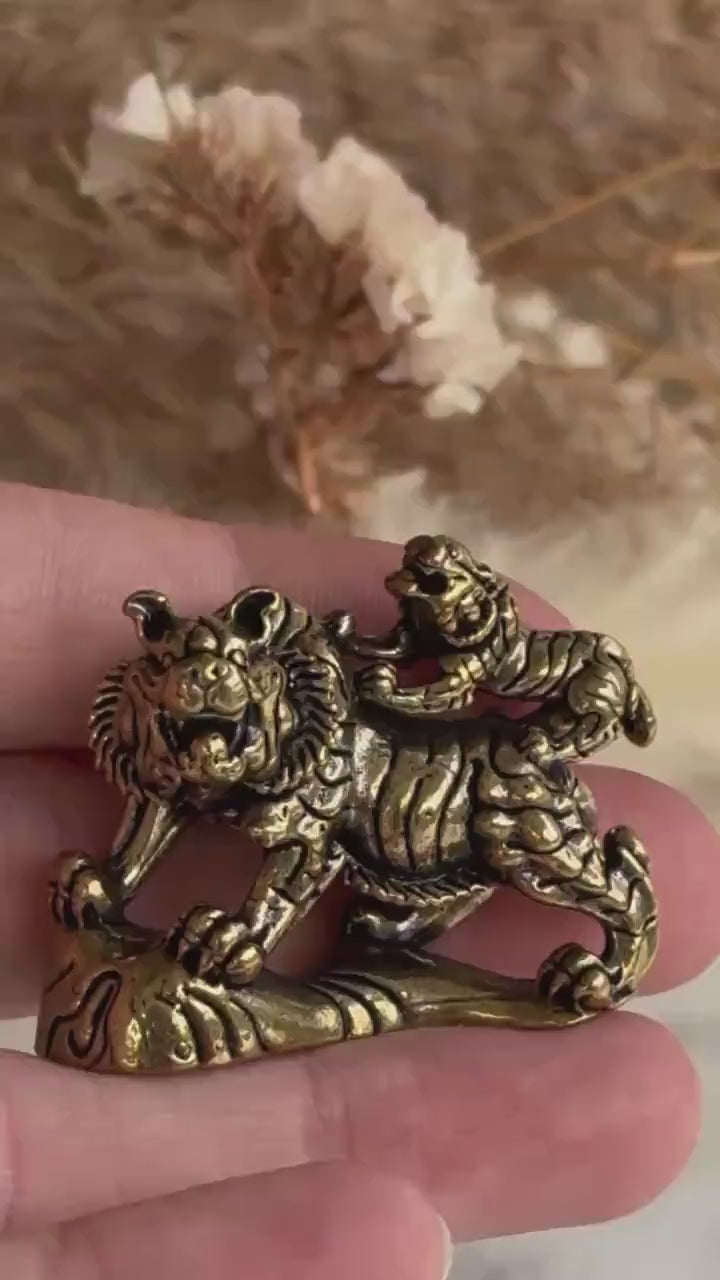 Solid brass Roaring tigers figurine, Japanese style Tiger, Baby and Parent tigers Figurine, Tiger family Metal miniature