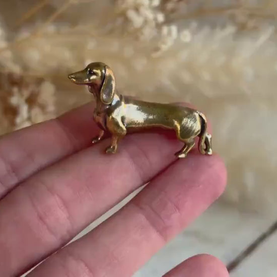 Lifelike solid brass dachshund figurine, beautiful German badger-dog statuette, metal sausage dog ornament, beautiful dog paperweight