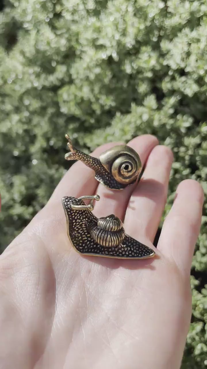 Loving Garden Snails, Snails figurine, Fine lifelike solid brass ornament, creative gift, Valentine’s Day idea