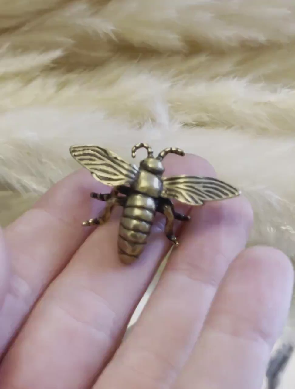Tell the bees, Hard-working honey bee, Fine Lifelike solid brass figurine, desktop ornament, fine gift for loved ones, Metal bee decor