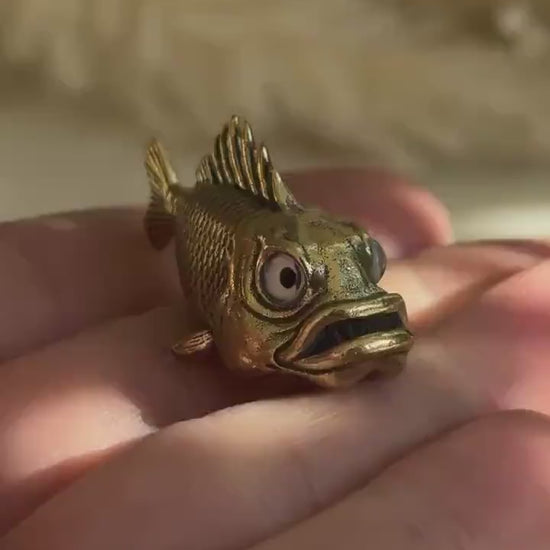 Miniature Brass Fish Figurine – Wide-Eyed Funny Fish Sculpture with Comical Expression, Miniature Blenny Fish with Big Eyes, Brass Fish