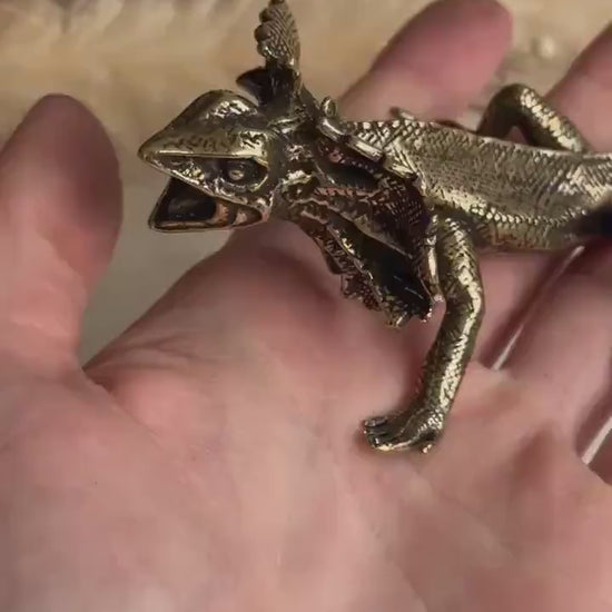 Fine lifelike brass frilled dragon miniature, detailed lizard sculpture, solid brass reptile figurine, exotic iguana ornament, metal frilled